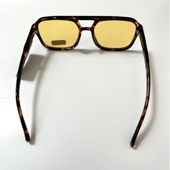 NWT HOUSE OF HARLOW Double Bridge Aviator Sunglasses Tortoise Shell Yellow Lens